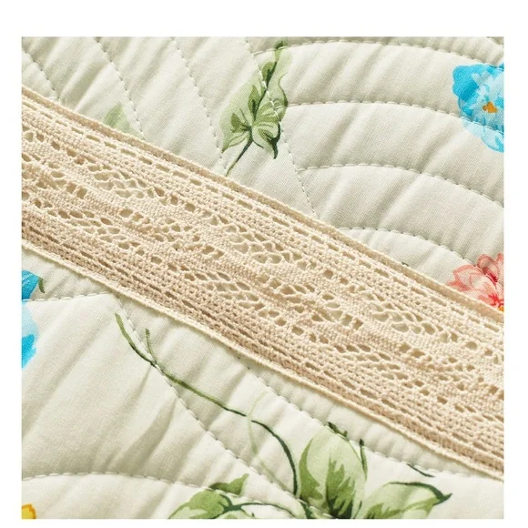 The Pioneer Woman Sweet Rose Cotton and Polyester Quilt